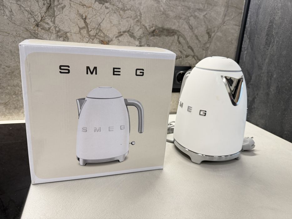 Чайник Smeg белый матовый на 1,7 л