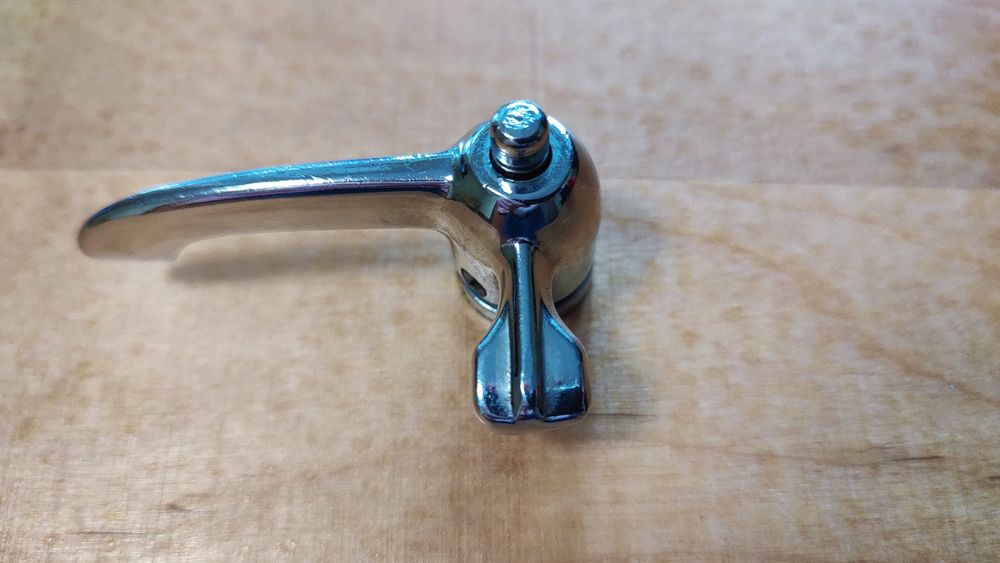 Замок фіксатор на вітрове шкло до ВАЗ(класика)СРСР.,новий.