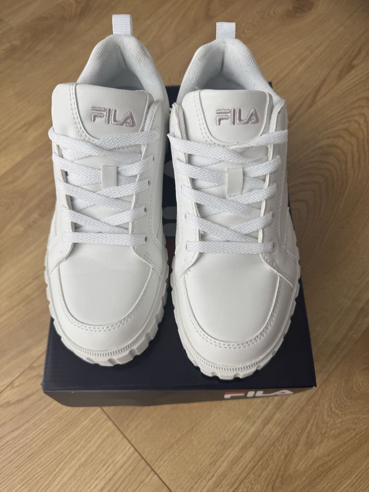 Sneakersy na koturnie FILA rozmiar 38,5