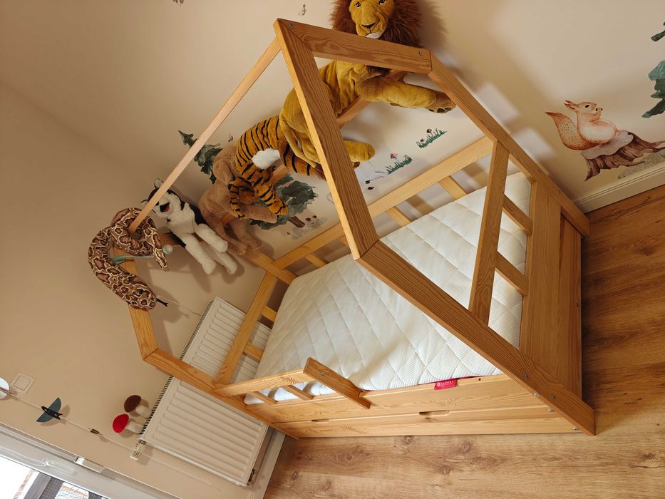 Łóżeczko dziecięce domek barierki szuflada