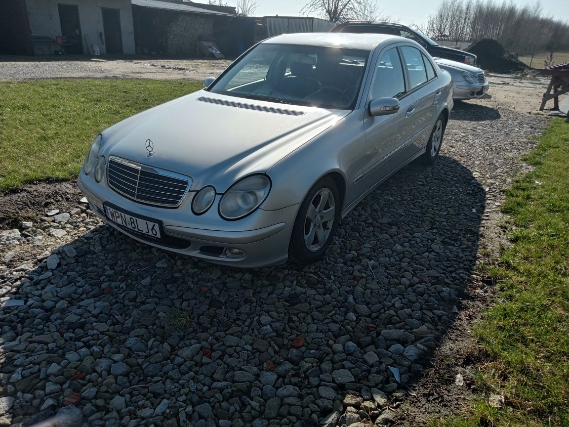 Mercedes Benz E270