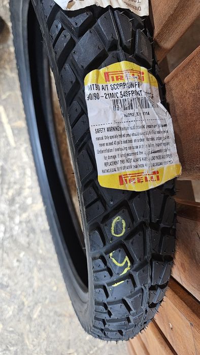 Opona 90.90.21  Pirelli  nowa
