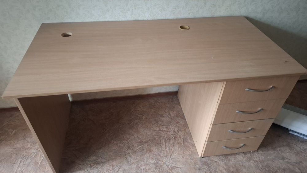 Письмовий, комп'ютерний стіл, комод для одягу, тумба