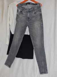 Серые джинсы guess 28 , белы1 свитер LC waikiki , пакет вещей M