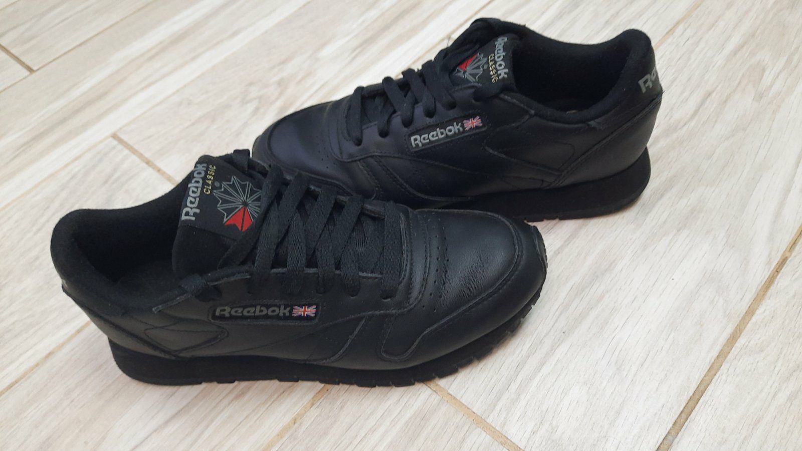 Шкіряні кросівки Reebok Classic  37,5р