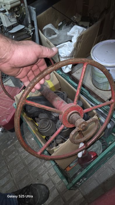 Enrrolador de mangueira antiga  dos bombeiros