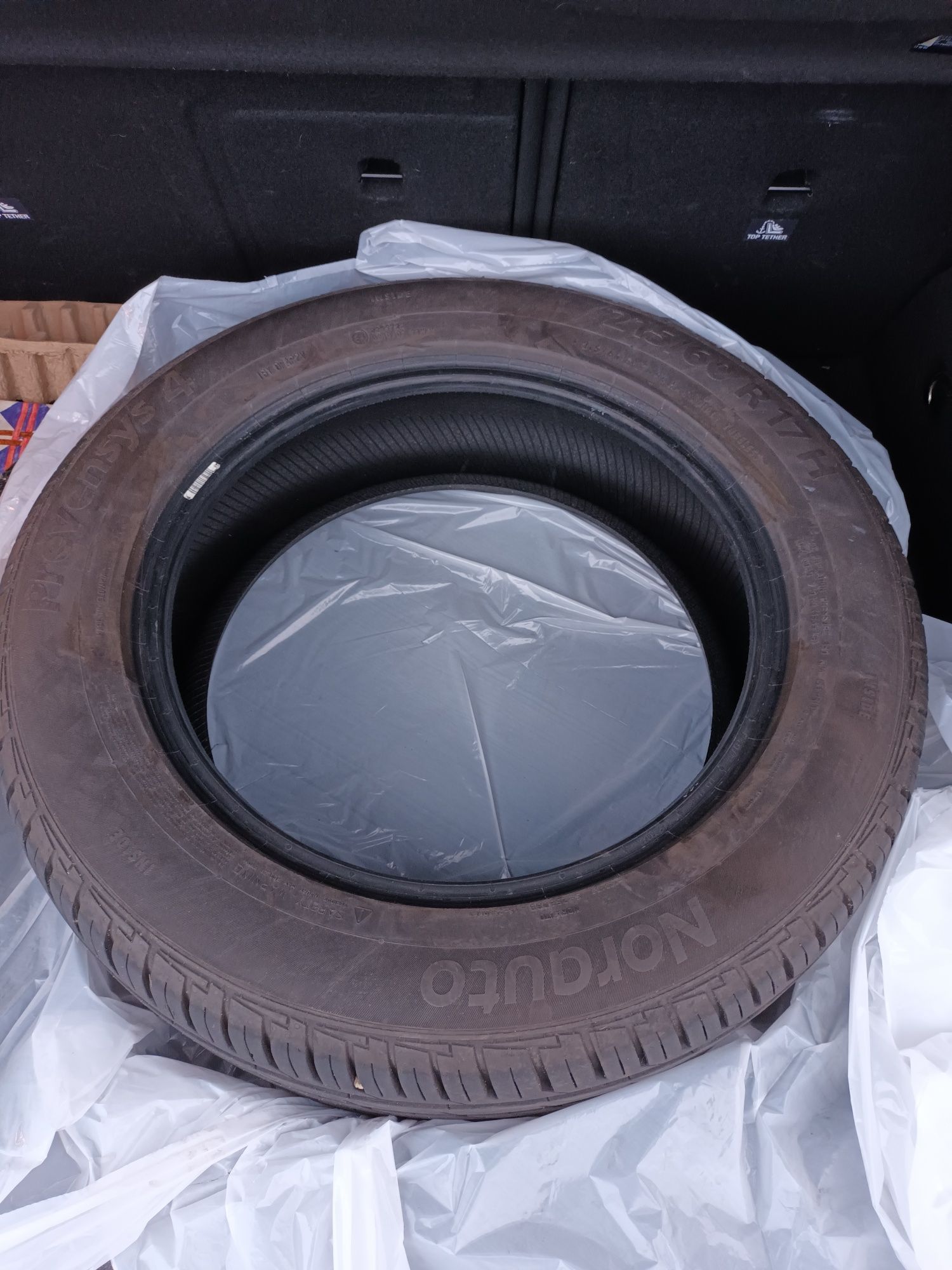 Pneu semi-novo 215/60 R17