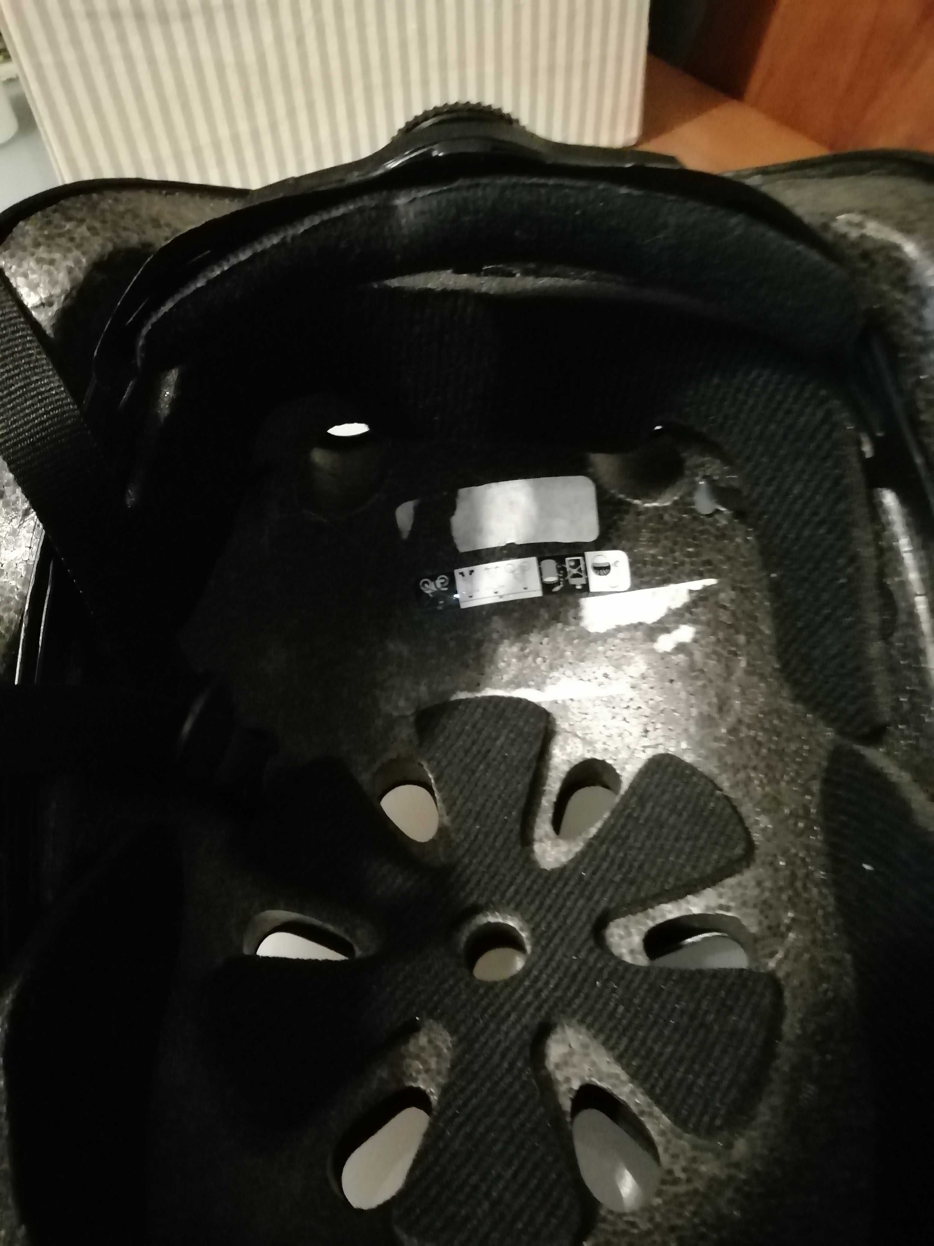 Capacete Bicicleta Skate Patins	- Usado - Em muito bom estado*!