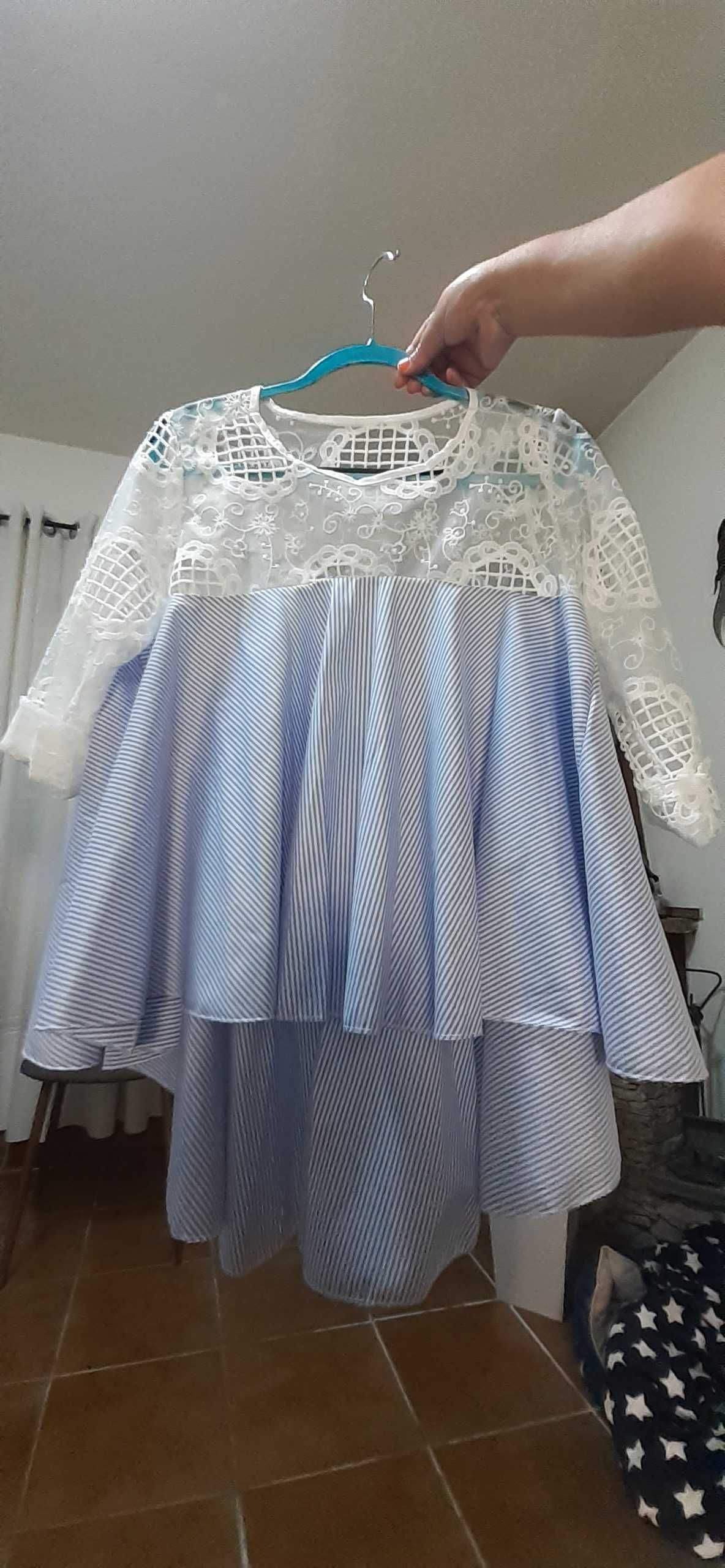 Camisola nova azul e renda nos 
 braços