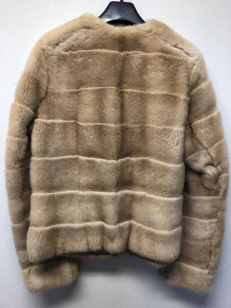 Eleganckie nowe futerko z norki jasne.