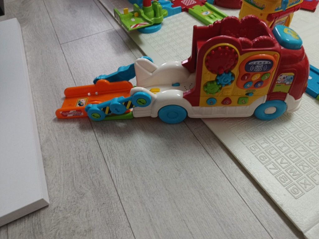 Vtech zestaw torów/ zabawek