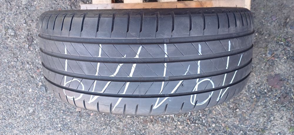 BRIDGESTONE 255/45R19 104Y , pojedyńcza używana opona letnia.
