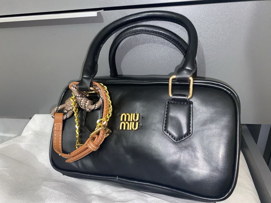 Сумка у стилі відомого італійського бренду