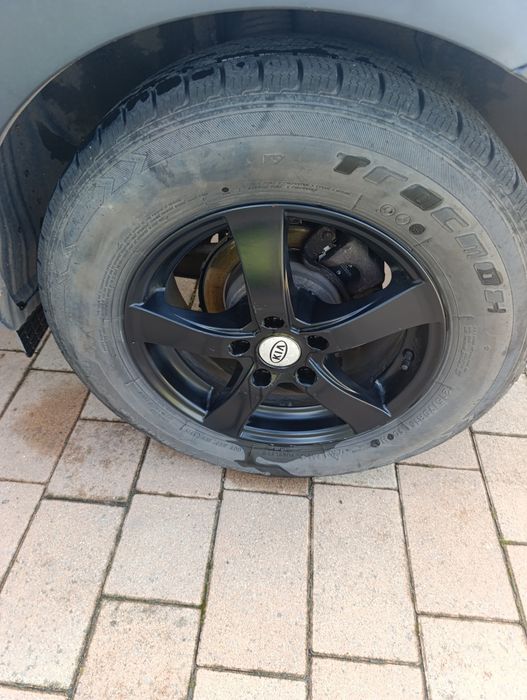 Felg kia i 16" 5x114,3 z oponami zimowymi 215/70 R16 –