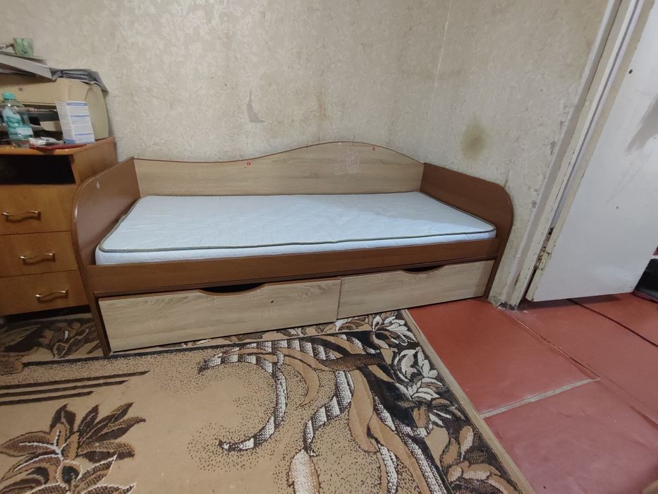 Продам ліжко одно спальне з матрацом
