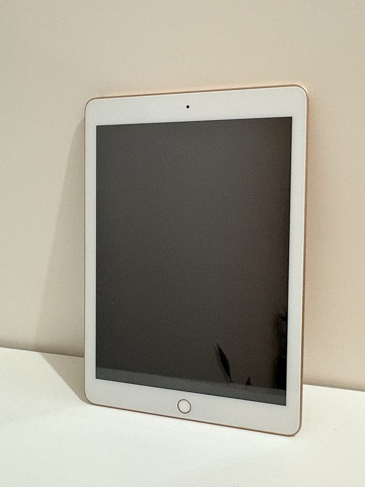 iPad 6 (2018) | 9.7" 128 gb| dourado