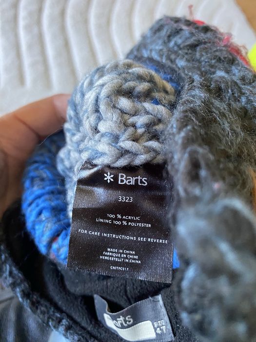 Ciepła zimowa czapka Barts z pomponem | rozmiar 47