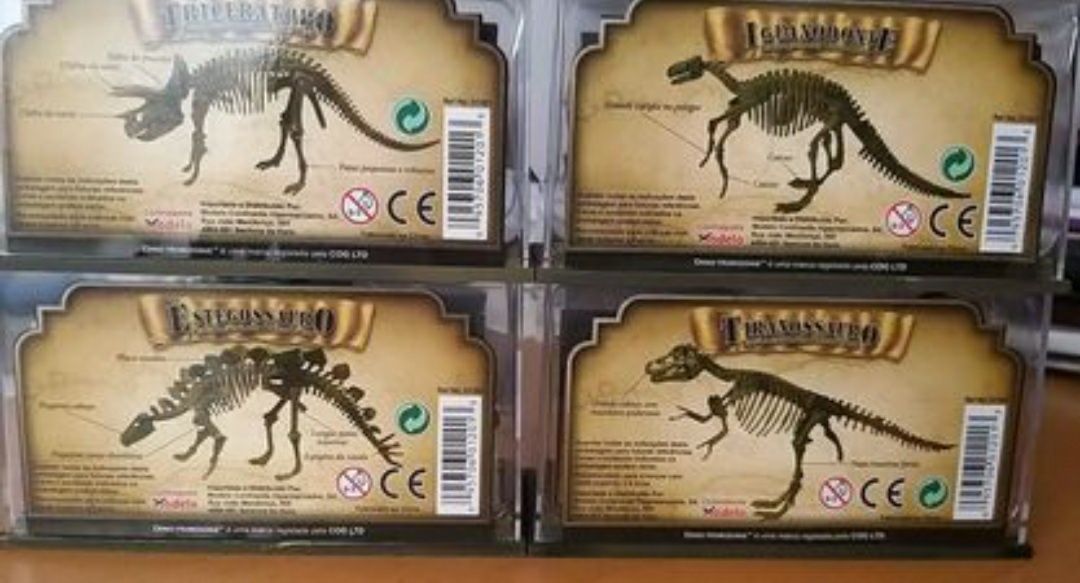 Coleção 4 dinossauros Tiranosauro, Triseratopo, Estegossauro