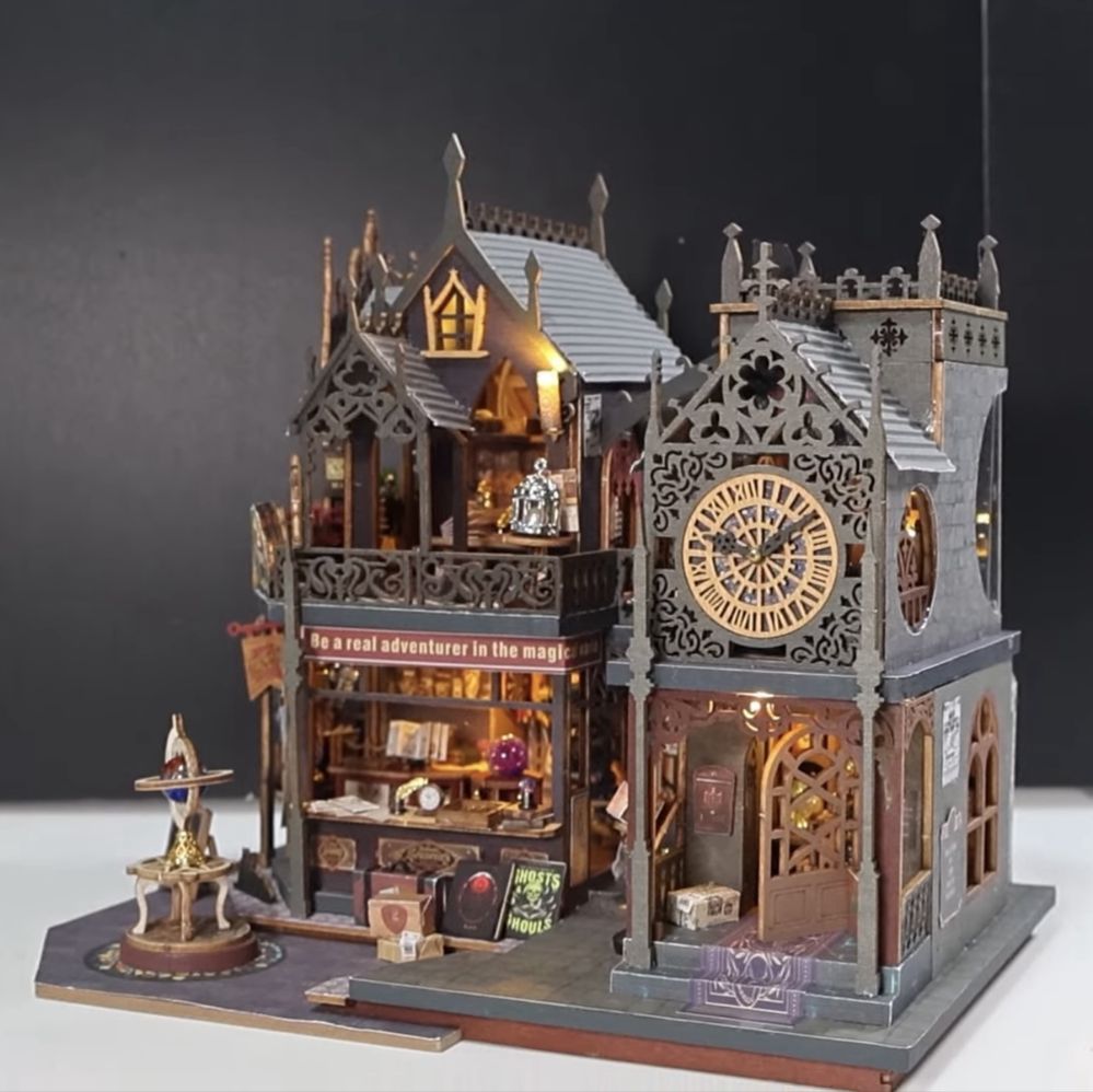 Miniatura Loja Mágica com Iluminação - Feita à mão