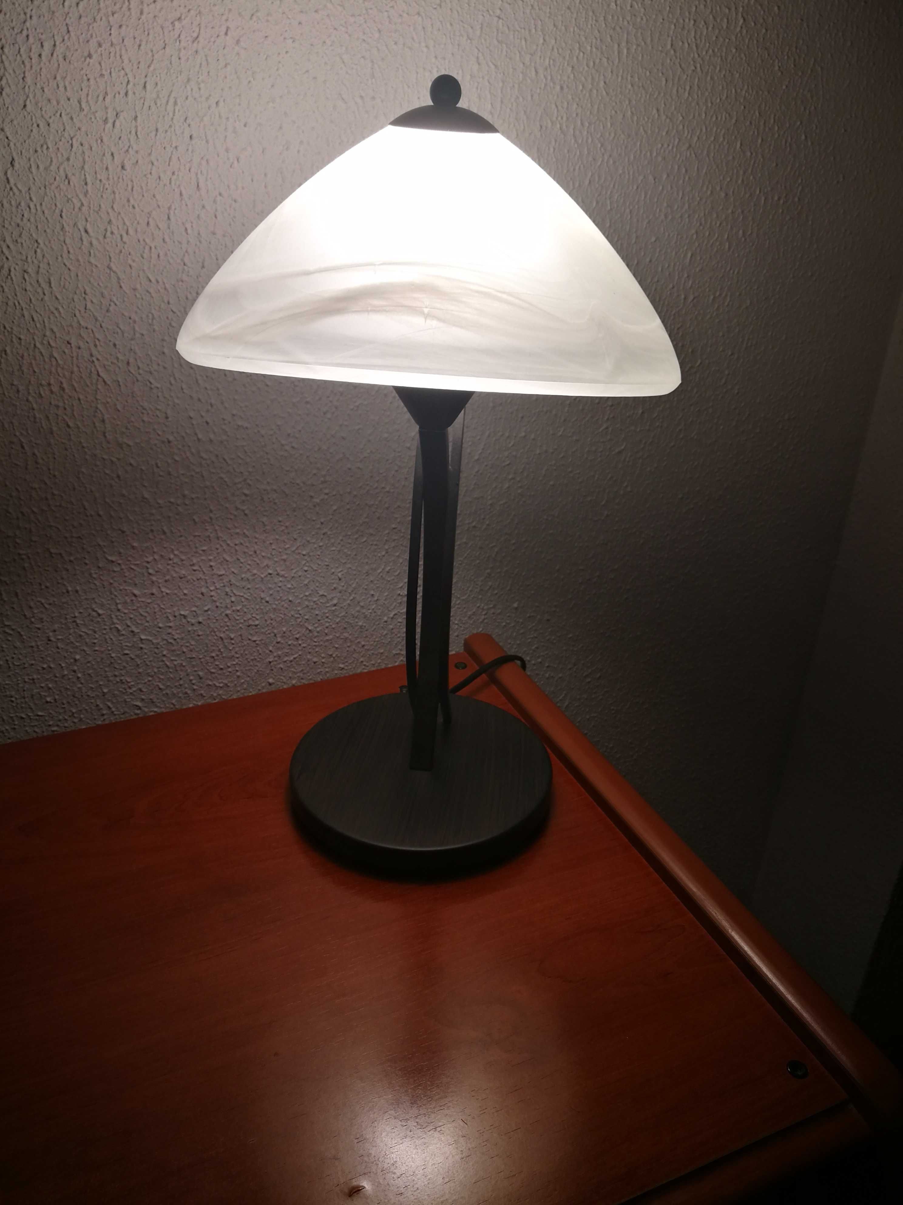 Candeeiro de mesa de cabeceira
