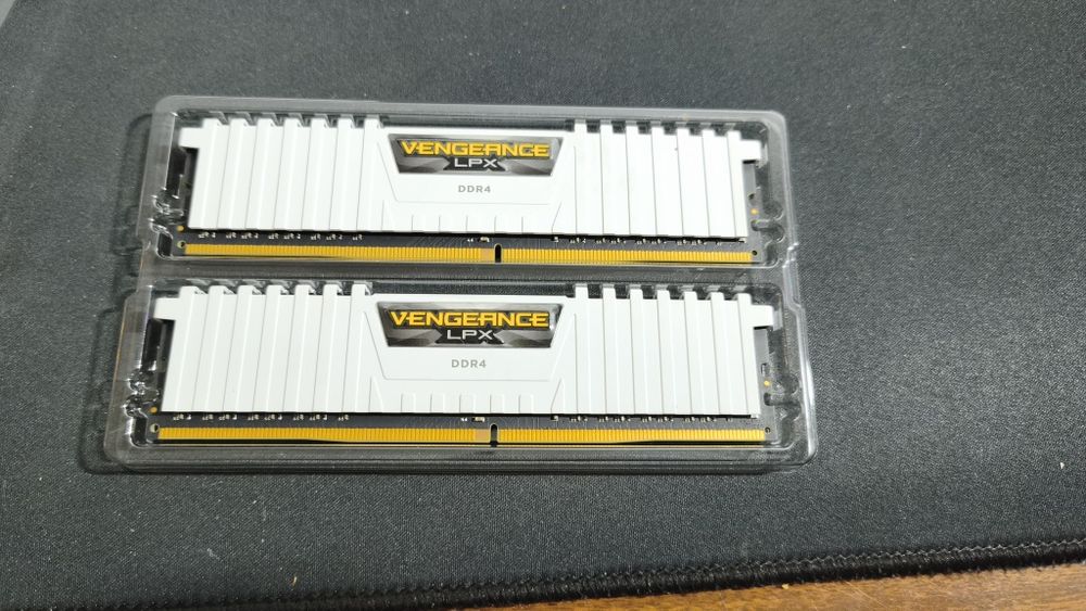 Memória RAM DDR4 CORSAIR Vengeance LPX 16gb (2 x 8GB  3000 MHz CL15)