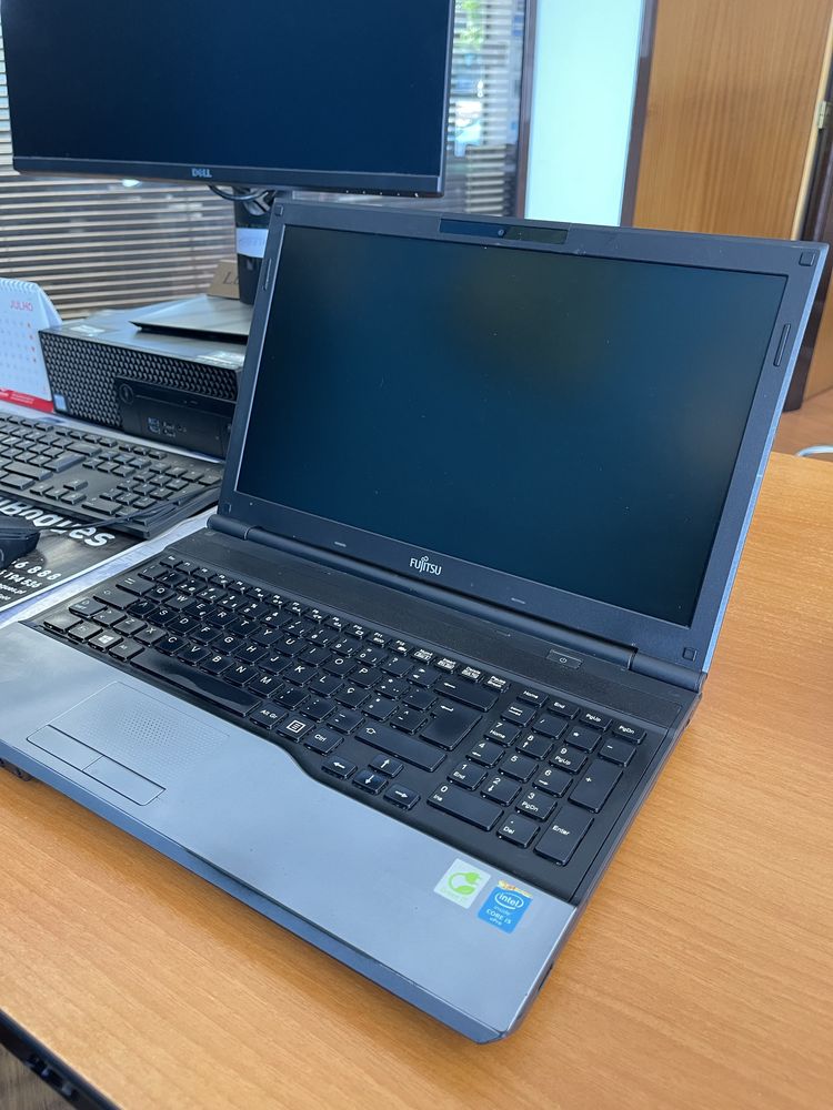 Fujifilm Lifebook A Series / i5 / 8gb ram