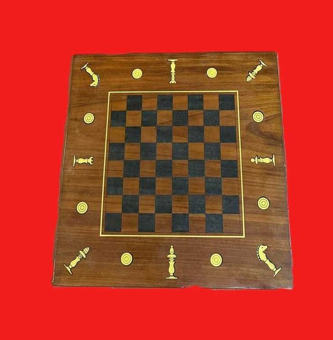 Tabuleiro antigo de xadrez. Jogo
