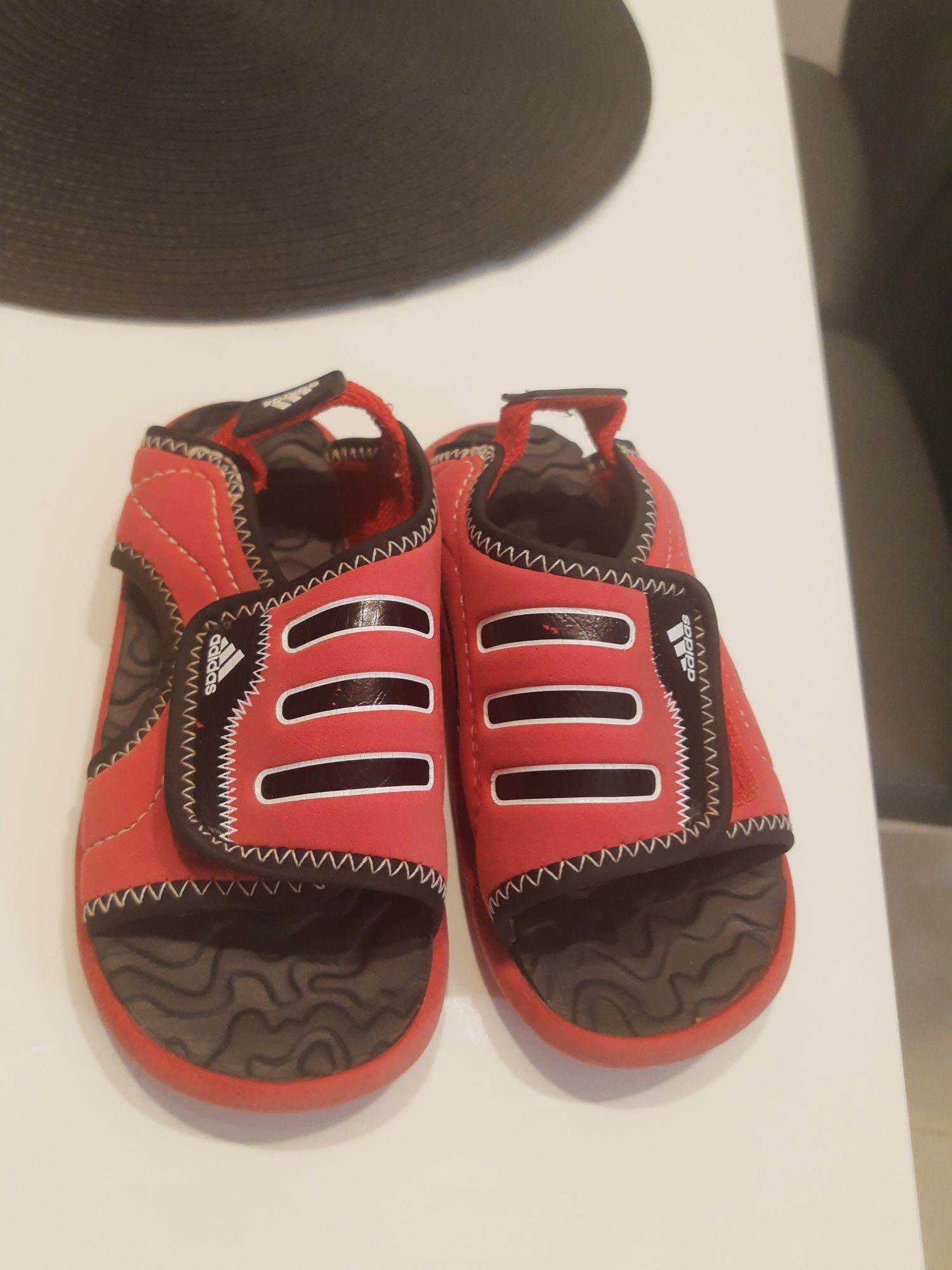 Sprzedam sandały dla chłopca Adidas rozmiar 22,5.