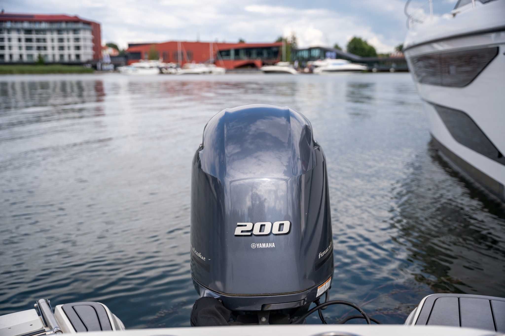 Stingray 212 SC – 2016 r. – Yamaha 200 KM – tylko 140 mth PRZYCZEPA