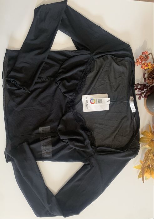 Czarna bluzka Pull&Bear z koronką