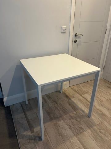 Mesa ikea em excelente estado