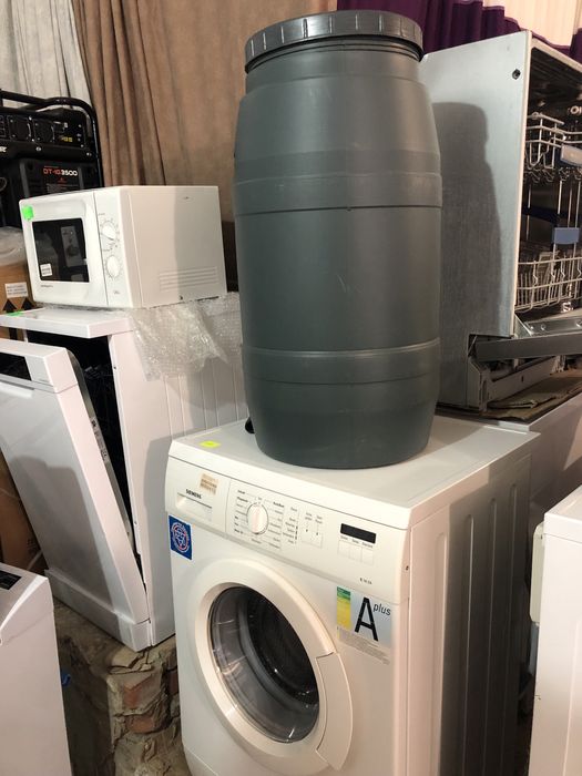 Пральна машина з баком для води