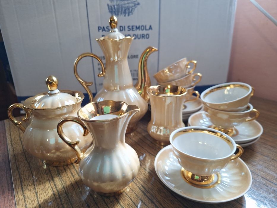 Кавовий фарфоровий сервіз