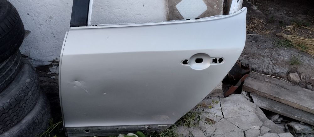 Двері рено меган 3 хетчбек