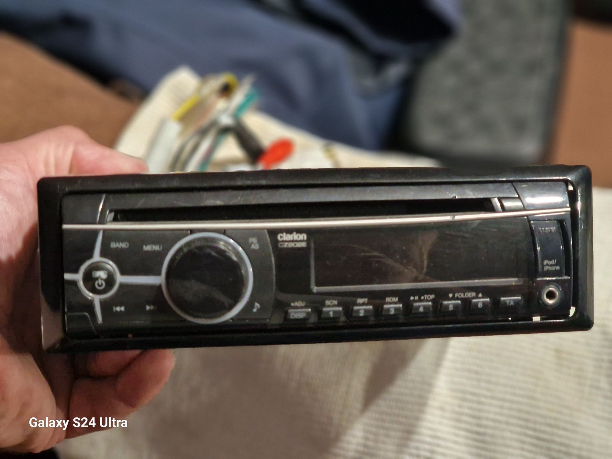 Автомагнітола Clarion CZ202E USB, Bluetooth.