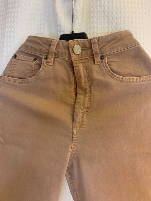 Dżinsy różowe, pudrowy róż Asos, rozm. XS