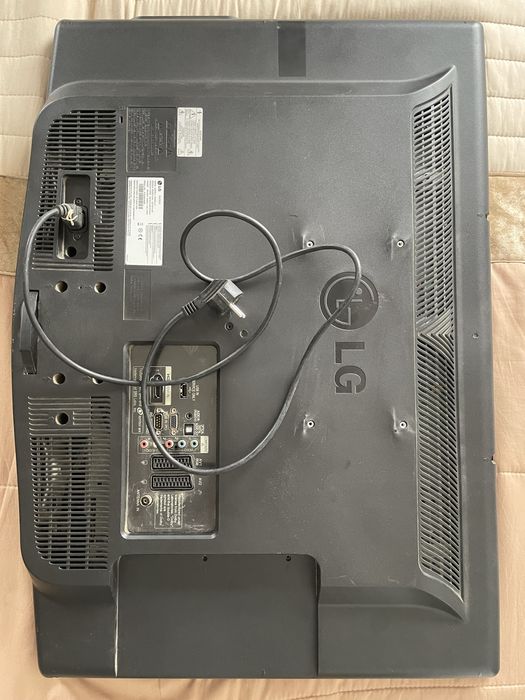 Televisão LCD LG 32" modelo 32LF2510. A funcionar perfeitamente