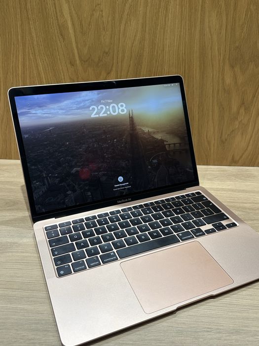 Macbook Air 13 M1 2020 (złoty) + akcesoria