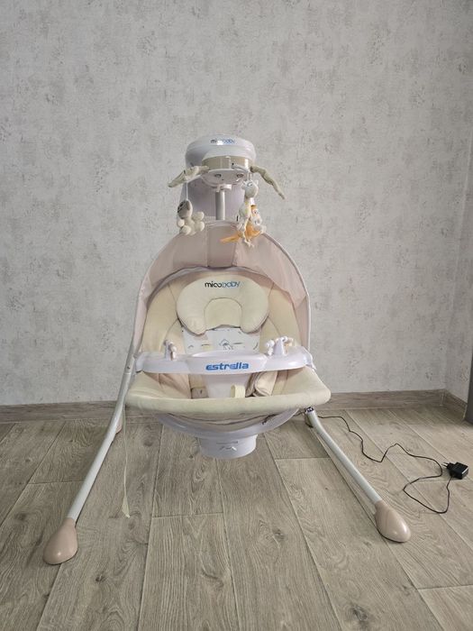 Укачующий центр Mioobaby Estrella музикальний шезлонг