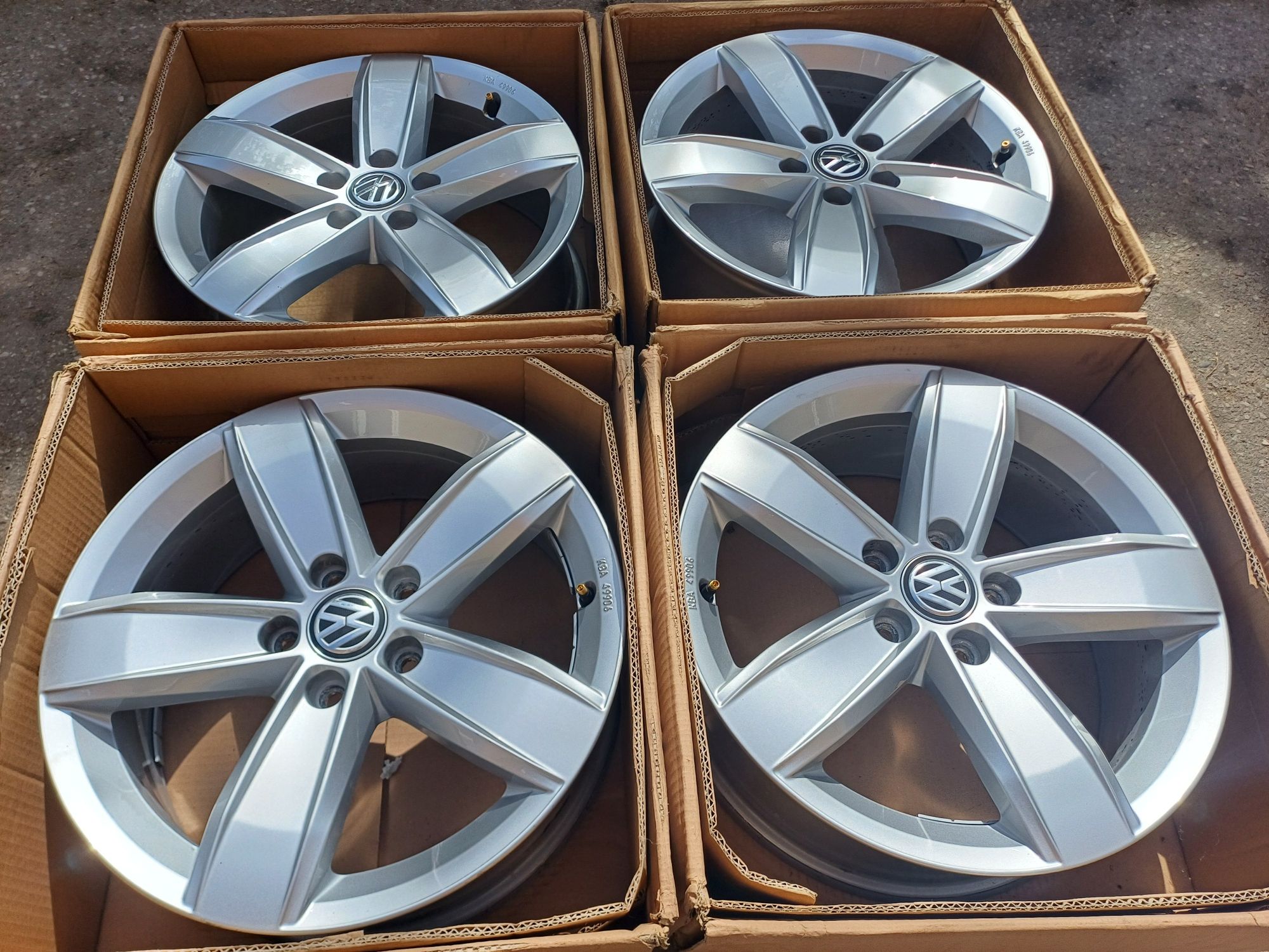 Jak nowe oryginalne felgi 17" 5x112 VW Tiguan 5NA Corvara 6,5j et38