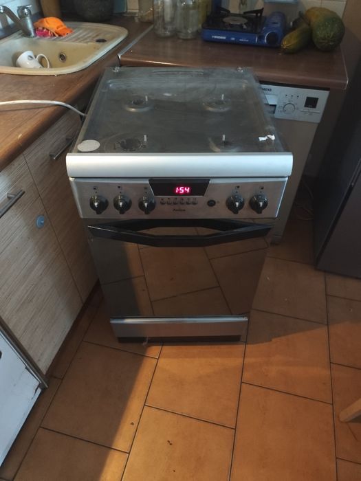 Kuchenka gazowa z piekarnikiem