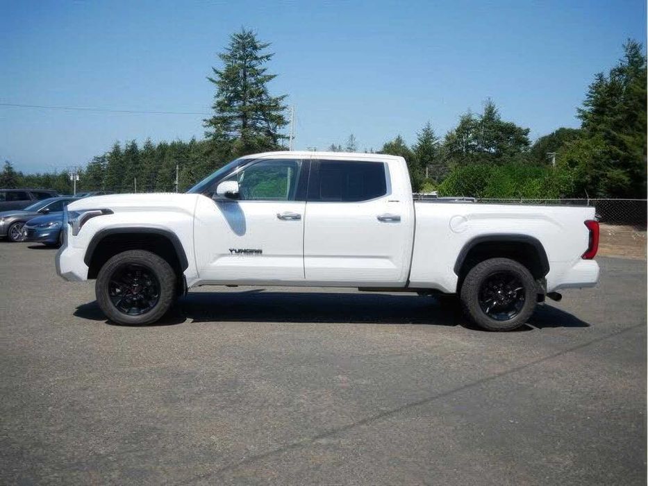 Toyota Tundra Limited CrewMax Cab LB      2022