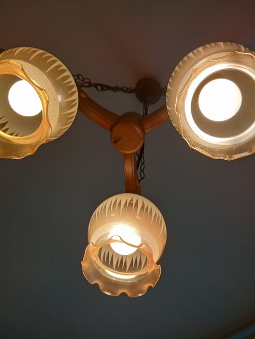 Żyrandol w starym stylu