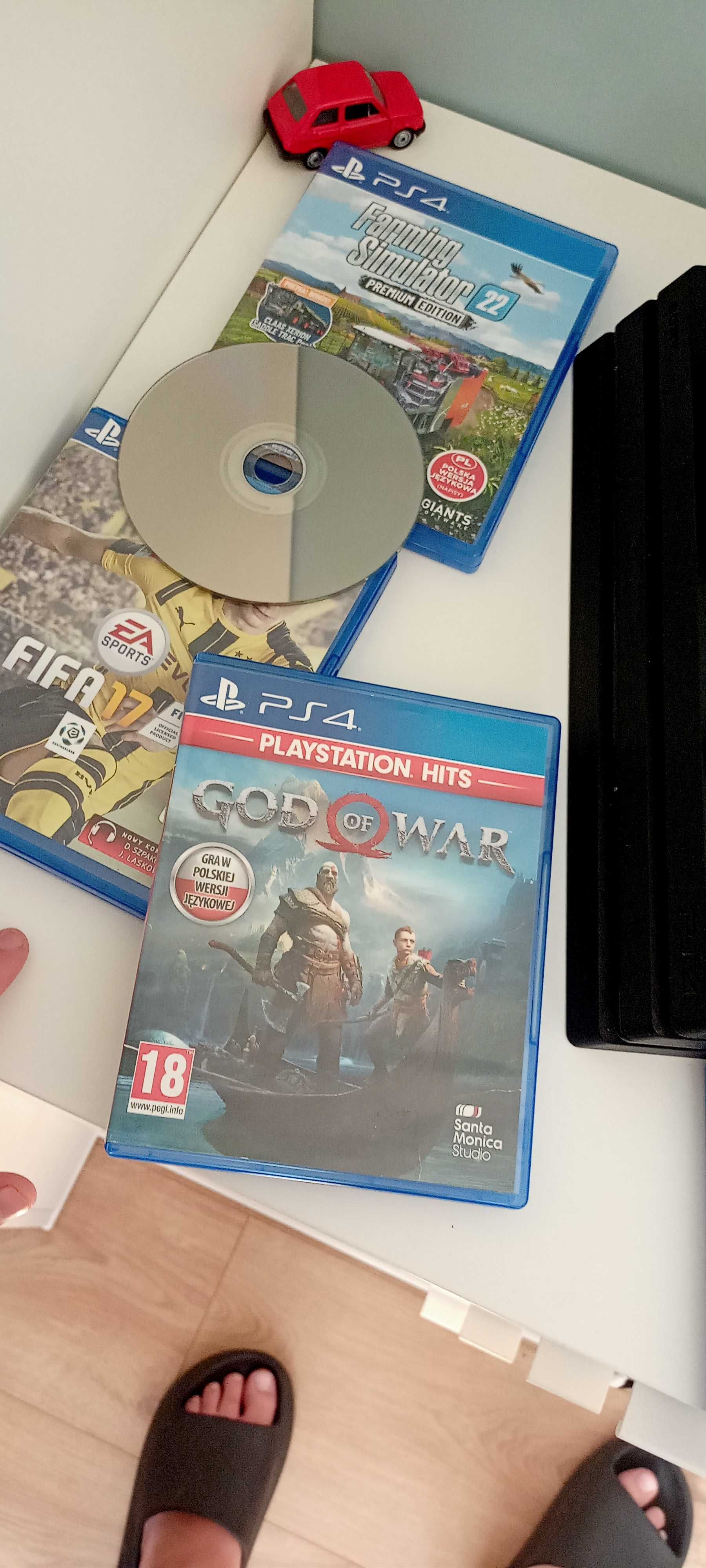Ps4 Pro z 2 padami i grami