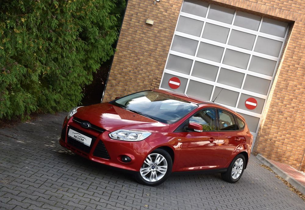 Ford Focus Gwarancja* Udokumentowany przebieg* Czerwony* Hatchback* Klima* PDC*