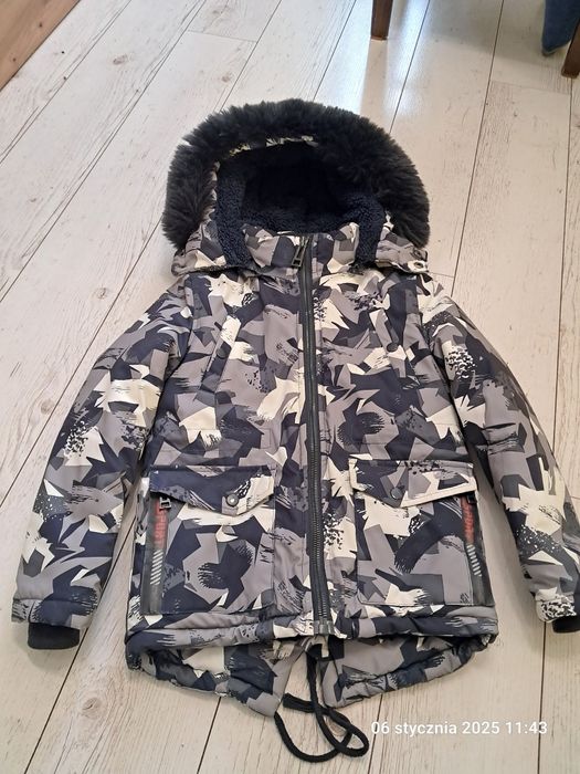Kurtka zimowa chłopięce z kapturem 8lat bardzo ciepła