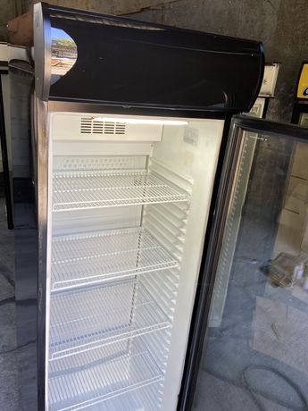 Холодильник для напитков узкий Холодильный шкаф б/у Витрина Ларь