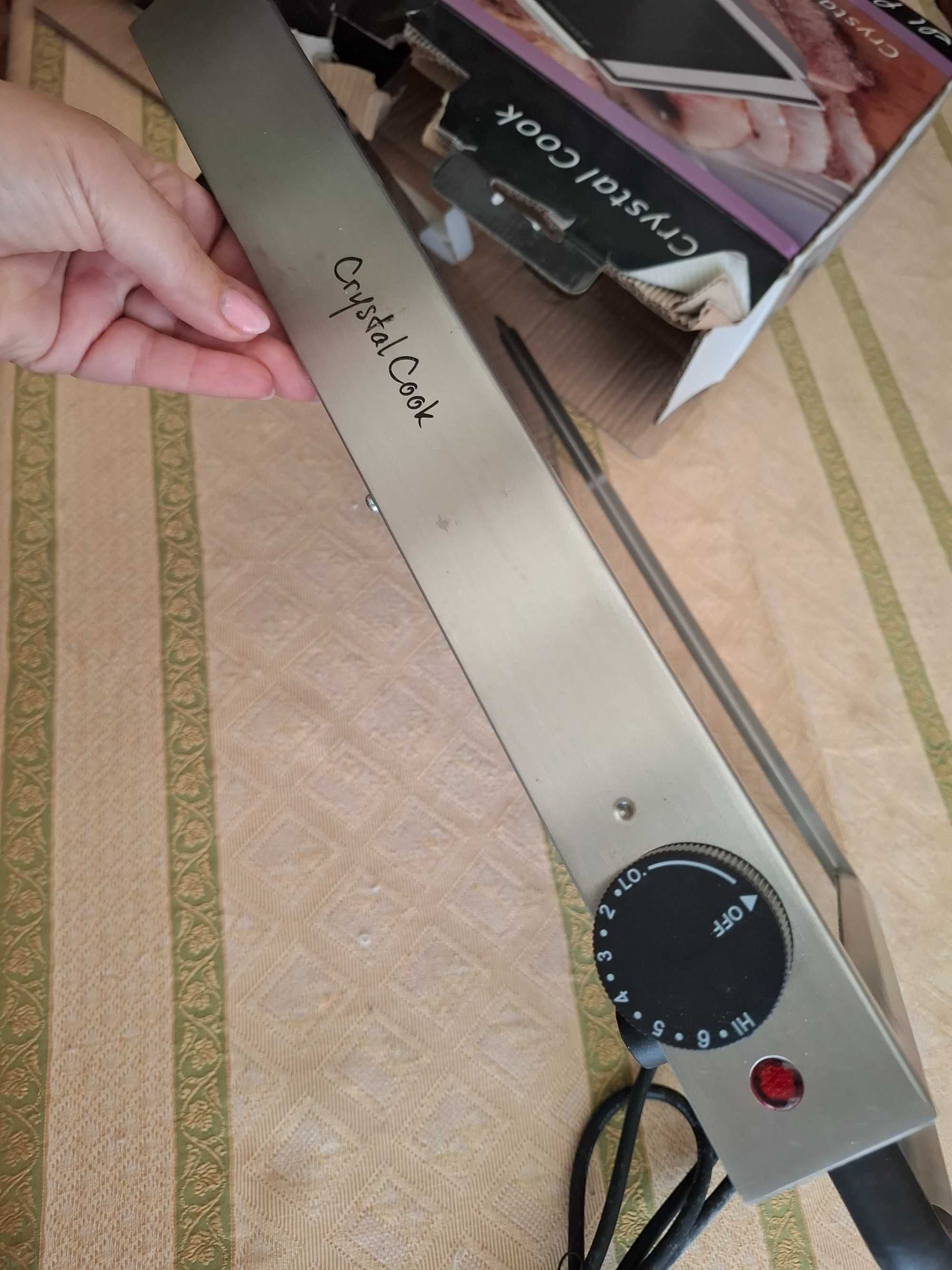 Grelhador eléctrico de mesa em vidro.