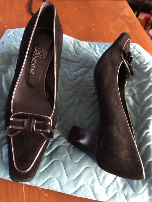 Sapatos pretos com laco, n. 36