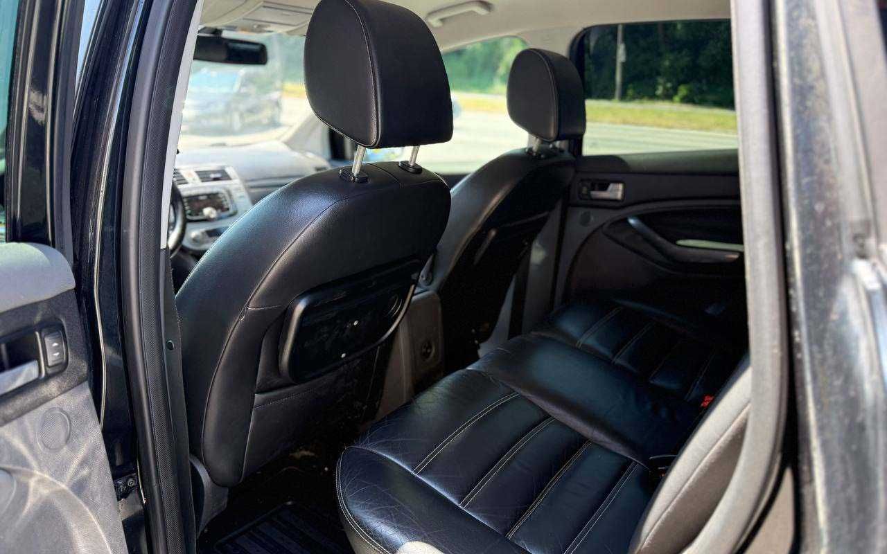 Ford Kuga 2012 року